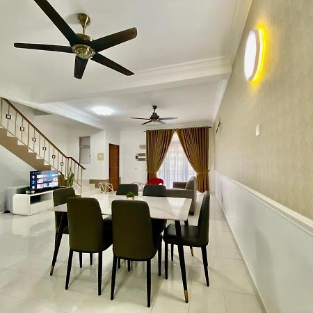Comfy Sutera Seberang Jaya Villa Kampong Belah Dua Exterior photo