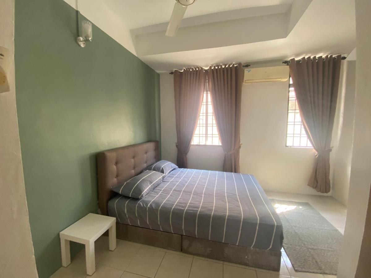 Comfy Sutera Seberang Jaya Villa Kampong Belah Dua Exterior photo