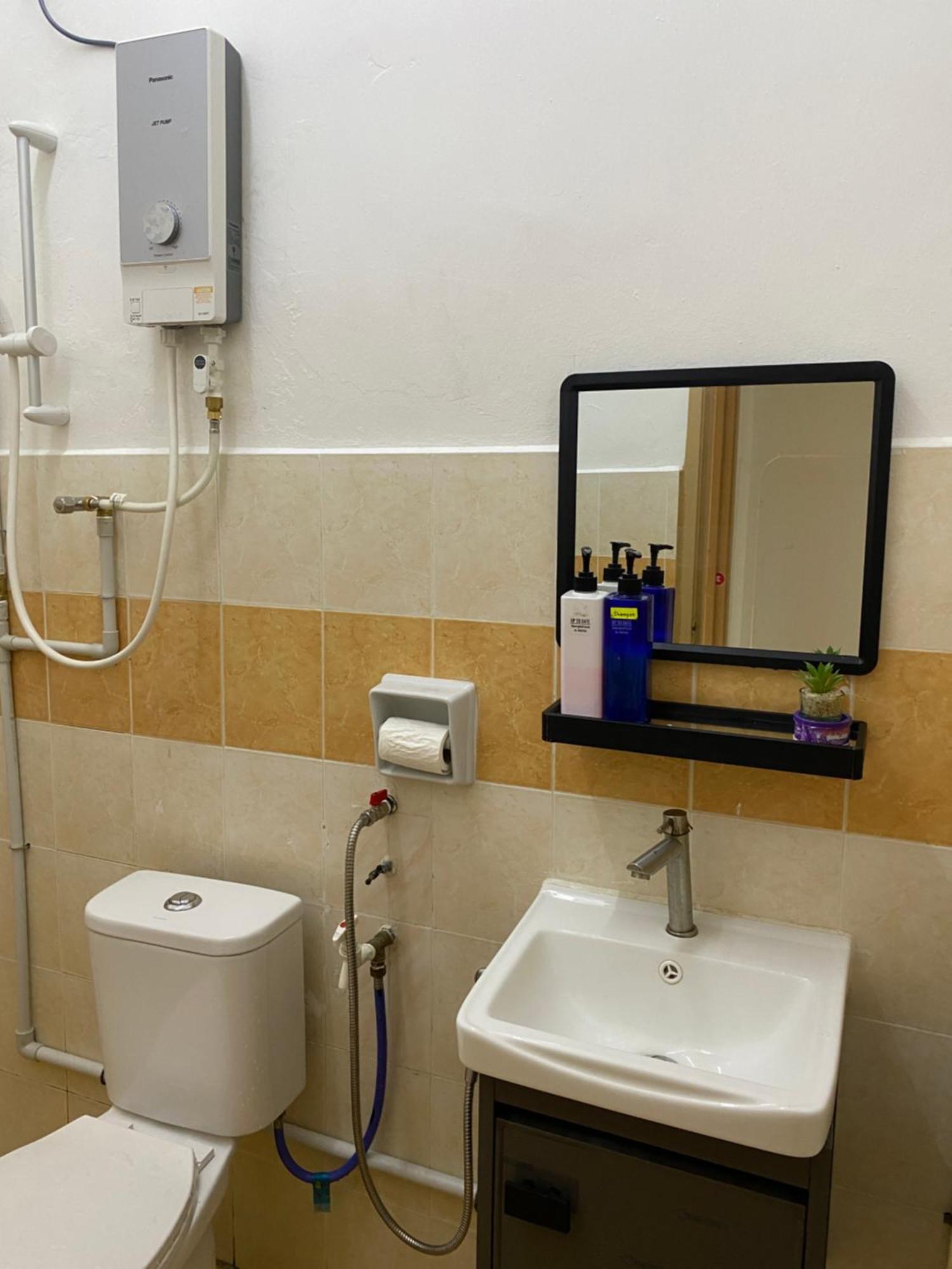 Comfy Sutera Seberang Jaya Villa Kampong Belah Dua Exterior photo